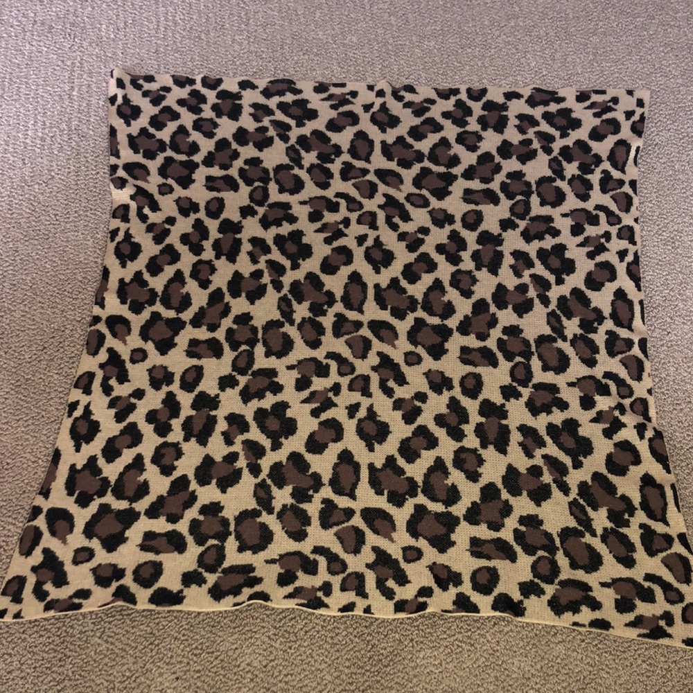 NEIMAN MARCUS LEOPARD SCARF